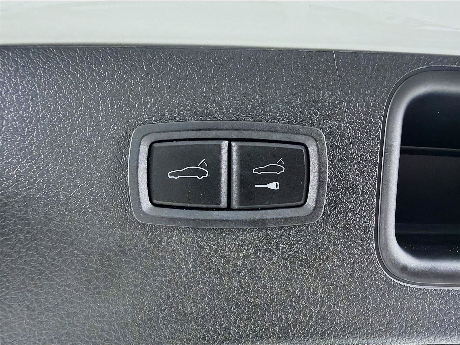 Certified 2023 Porsche Macan Turbo AWD/4WD image 23