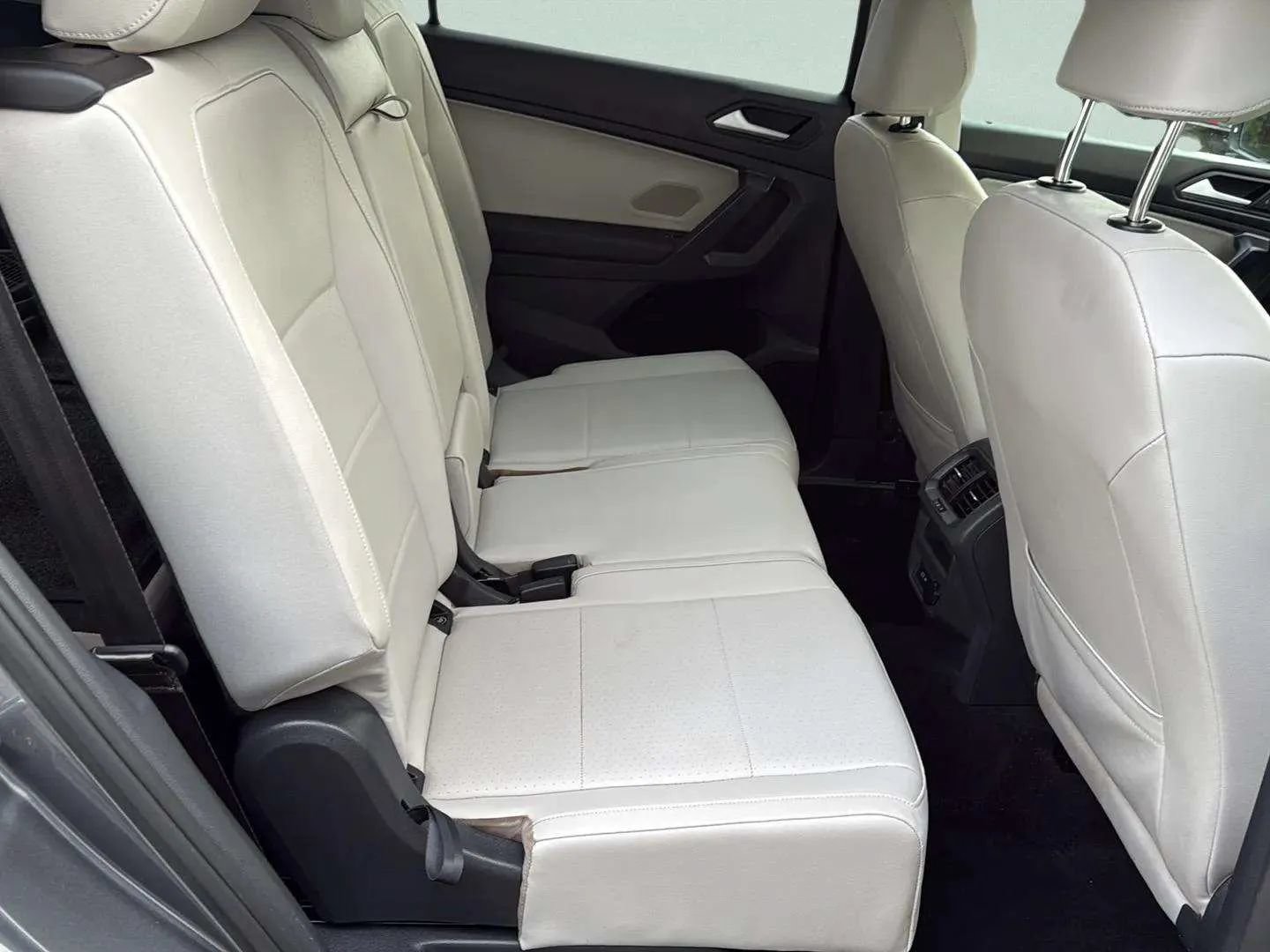 Used 2021 Volkswagen Tiguan SEL FWD image 25