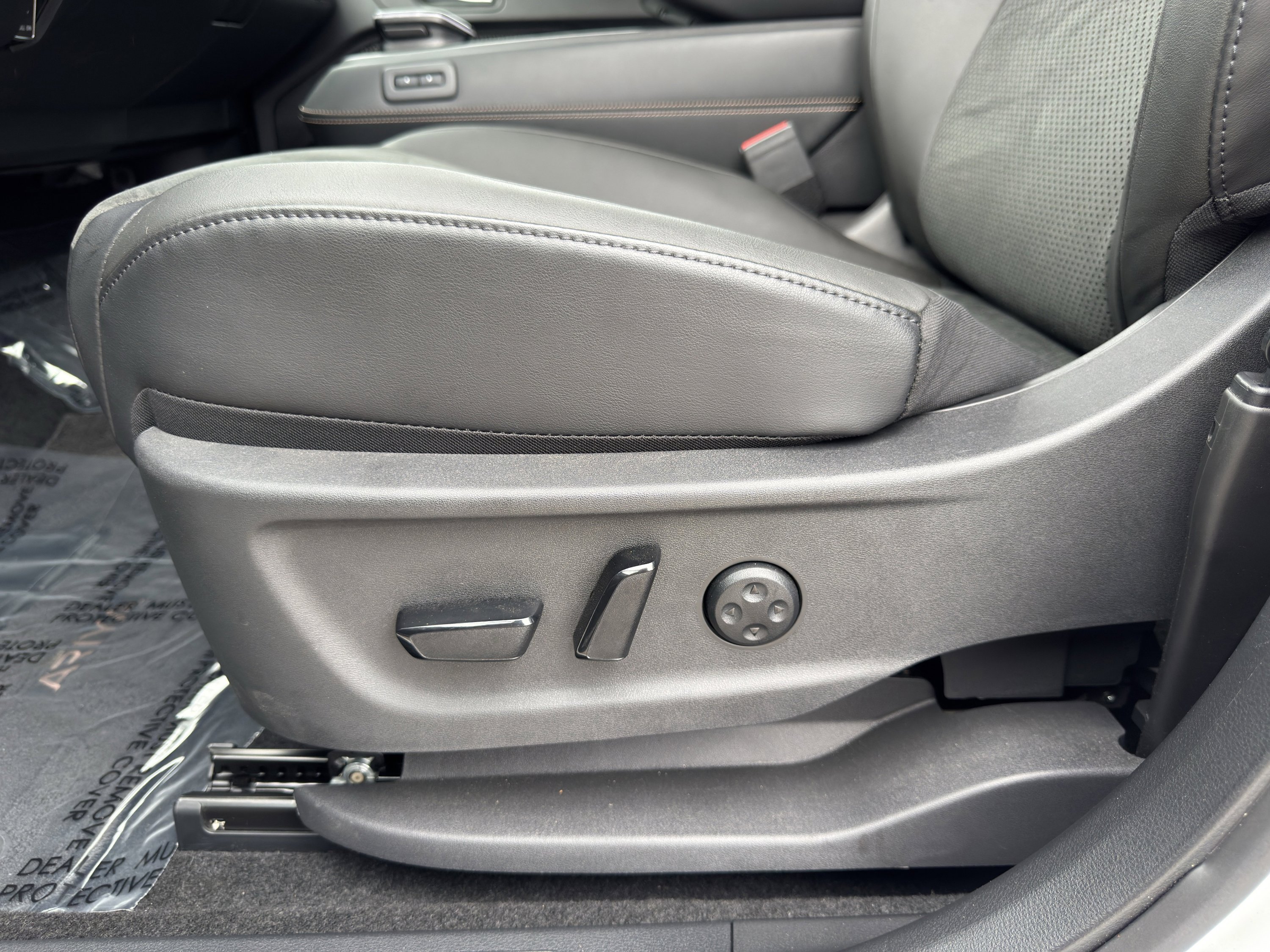 Used 2025 Nissan Ariya FWD image 20