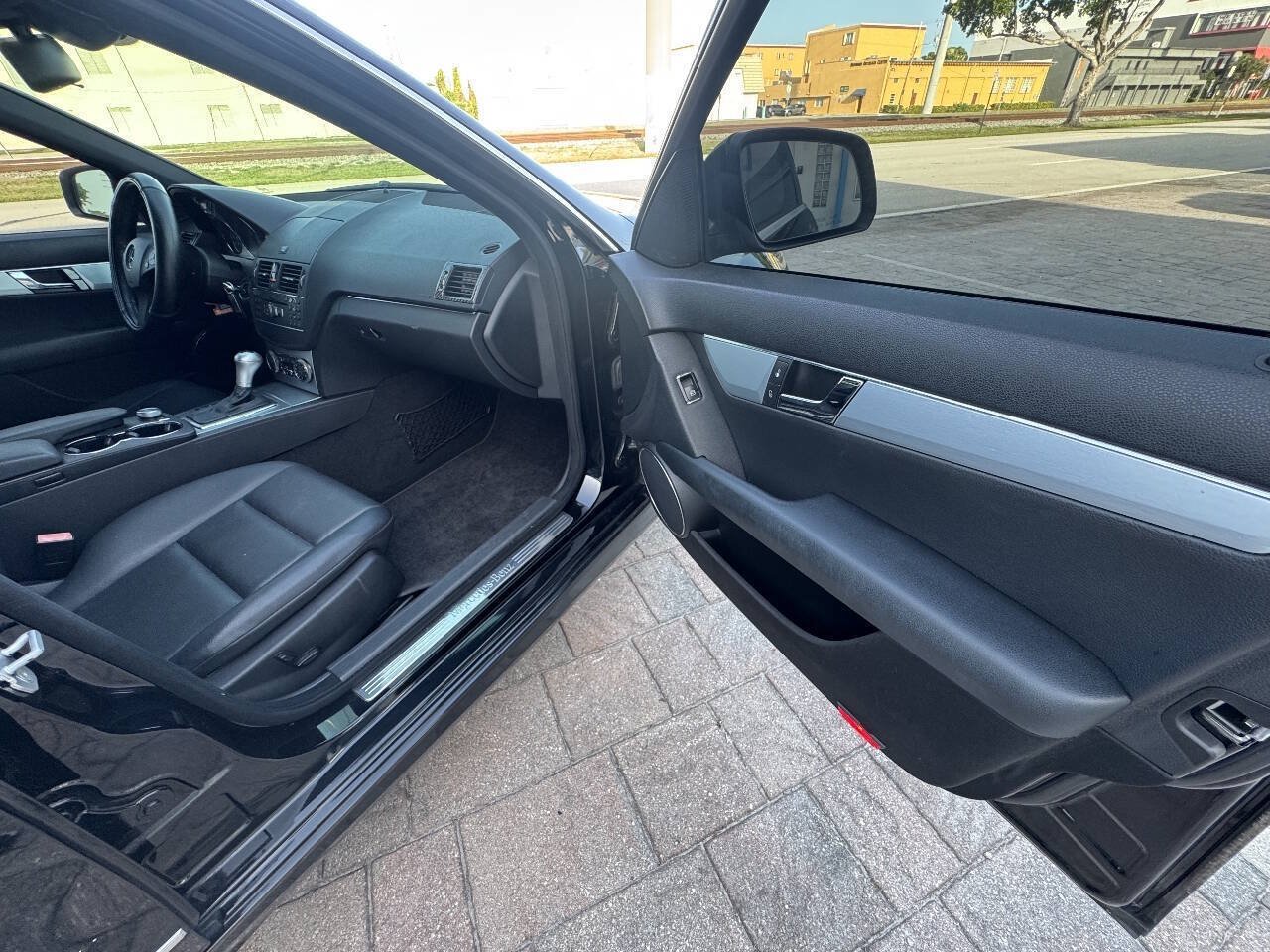 Used 2009 Mercedes-Benz C 300 Sedan image 43