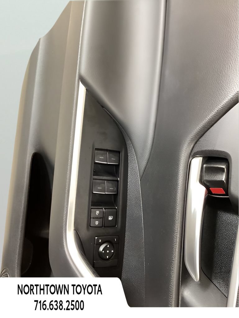 Used 2025 Toyota RAV4 XLE AWD/4WD image 28