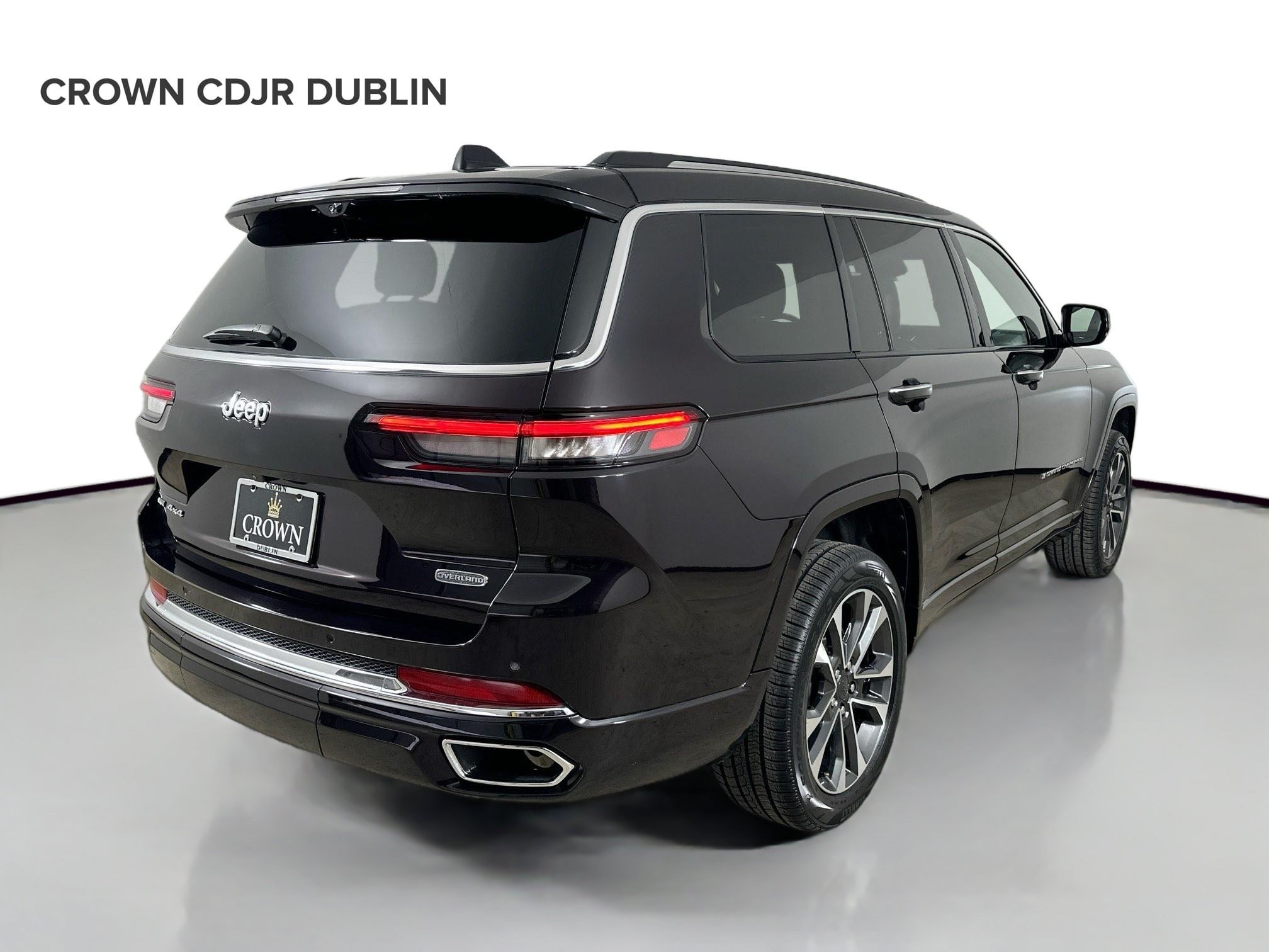 Used 2023 Jeep Grand Cherokee L Overland w/ Luxury Tech Group IV AWD/4WD image 6