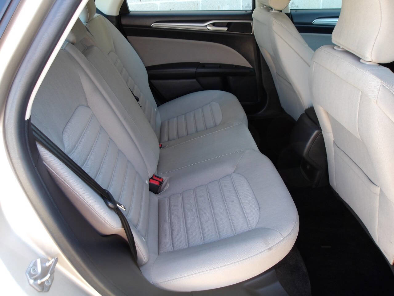 Used 2018 Ford Fusion S image 25