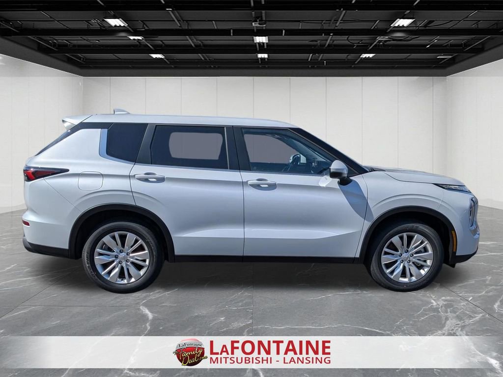 New 2026 Mitsubishi Outlander ES image 6