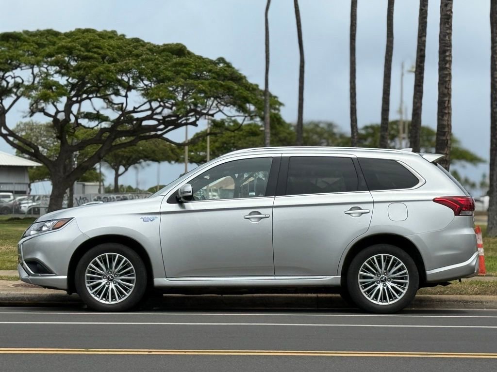 Used 2022 Mitsubishi Outlander GT image 2