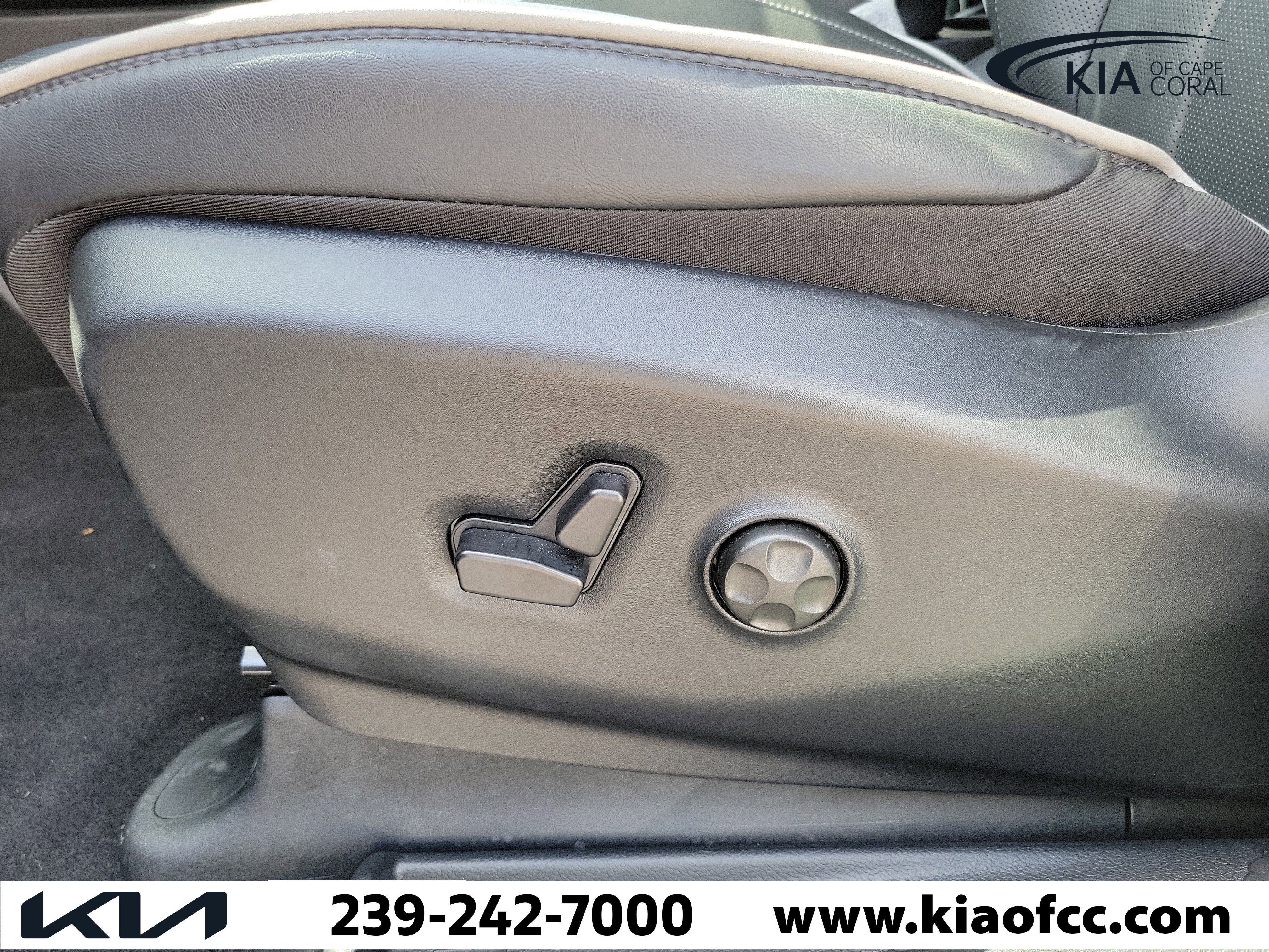 Used 2026 Chrysler Pacifica Limited image 24