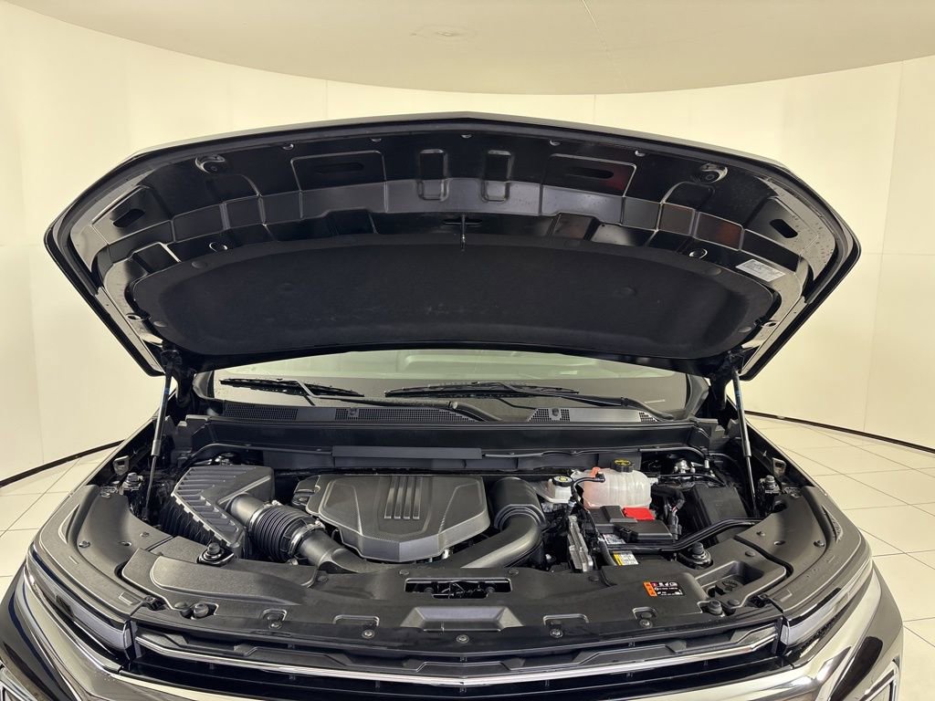 Used 2025 Chevrolet Traverse LT w/ Sun and Wheel Package image 11