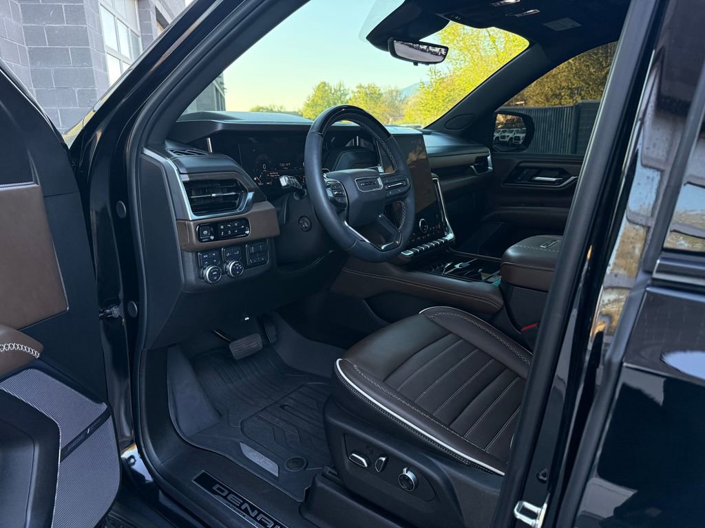 Used 2025 GMC Yukon Denali Ultimate AWD/4WD image 36