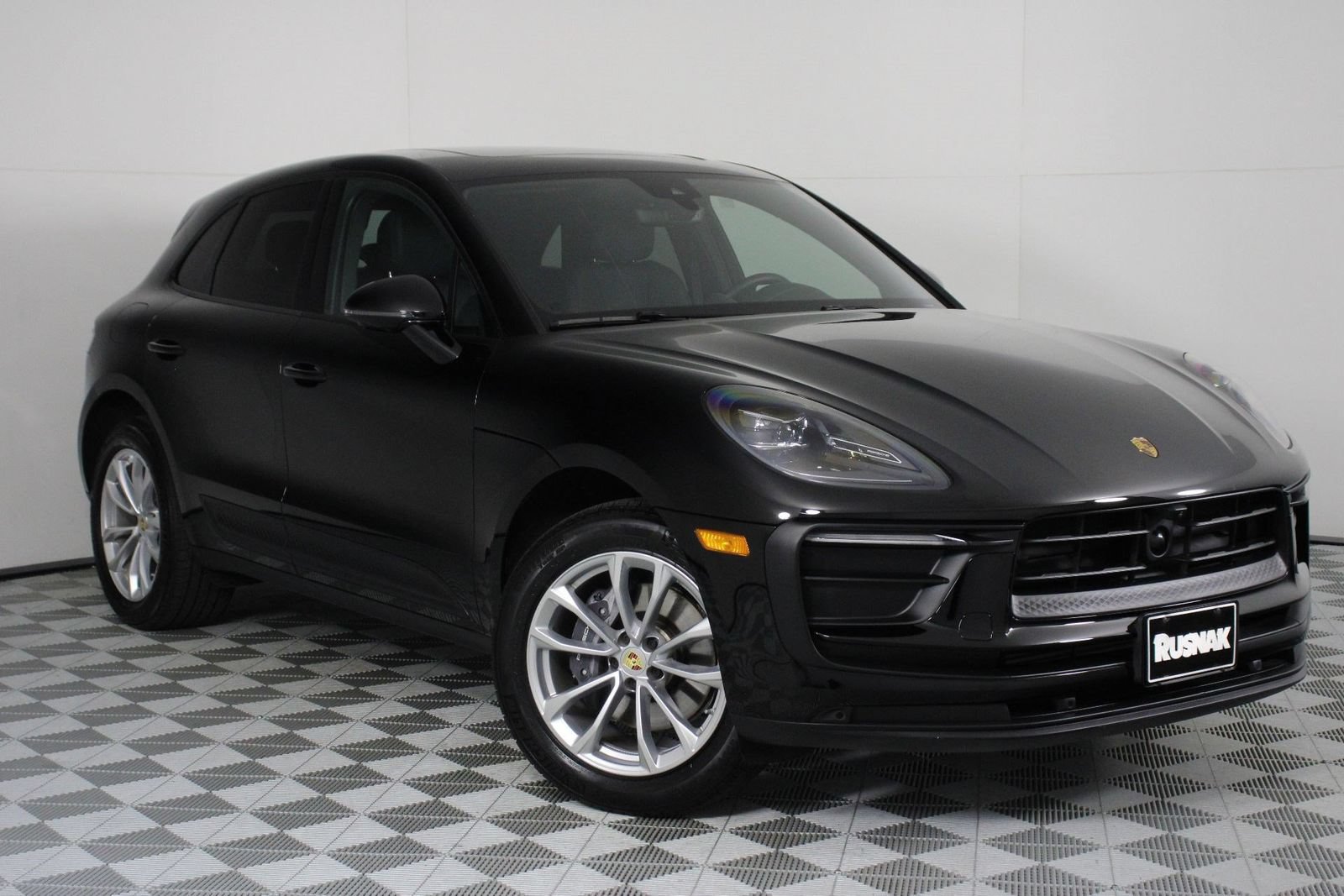 Certified 2026 Porsche Macan AWD/4WD image 9