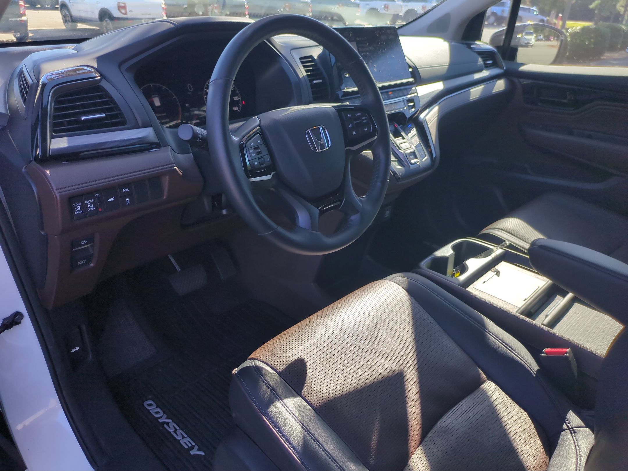Used 2025 Honda Odyssey Elite image 14