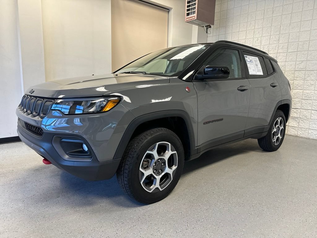 Used 2022 Jeep Compass Trailhawk w/ Trailhawk Convenience Group AWD/4WD image 3