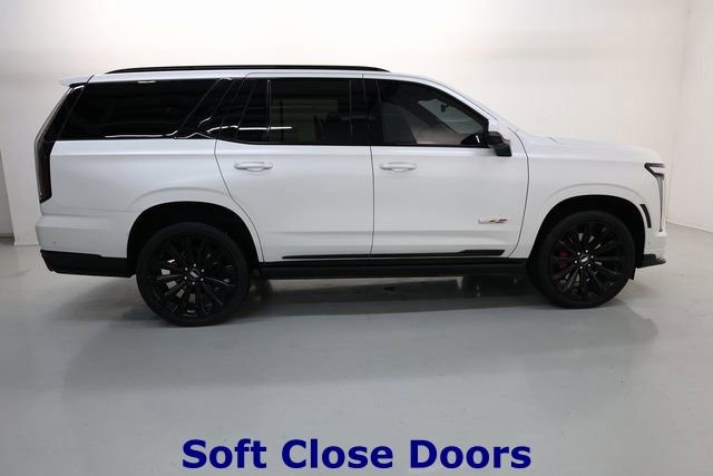 Used 2025 Cadillac Escalade V image 17