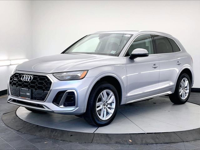 Certified 2022 Audi Q5 2.0T Premium w/ Convenience Package image 2