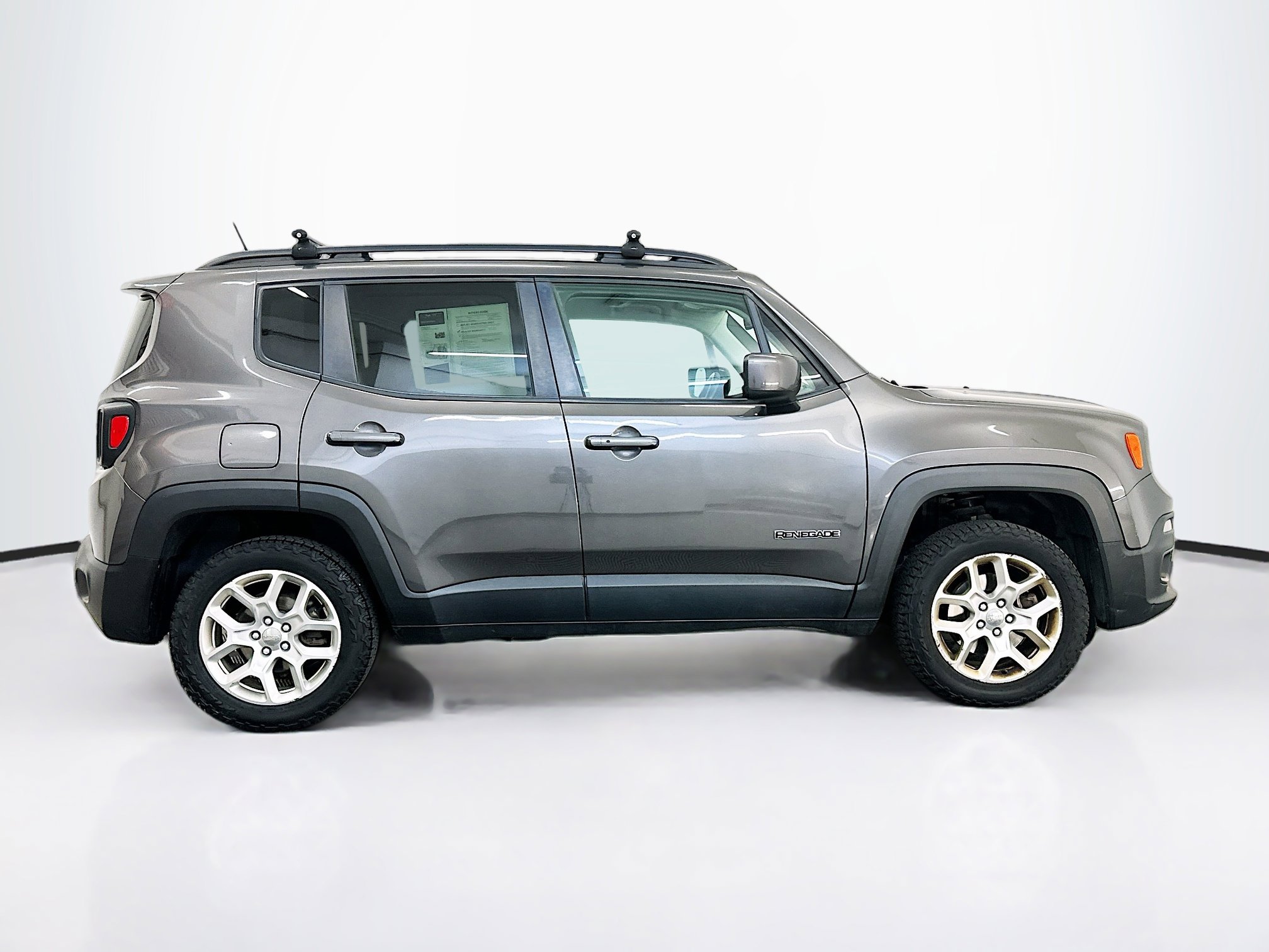 Used 2018 Jeep Renegade Latitude w/ UConnect 8.4 Nav Group AWD/4WD image 10