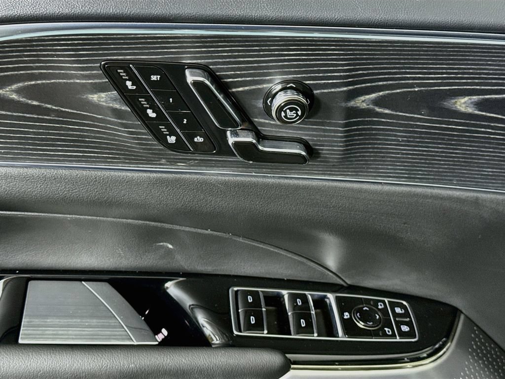 Used 2024 Cadillac Lyriq Luxury AWD/4WD image 24