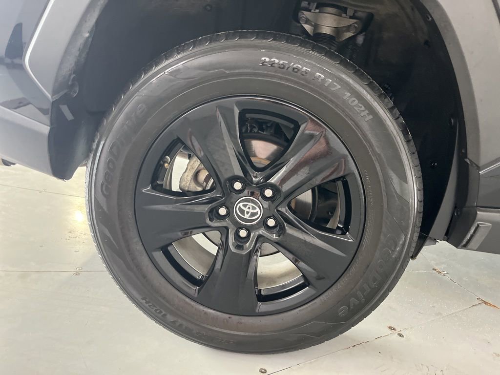 Used 2021 Toyota RAV4 XLE image 17