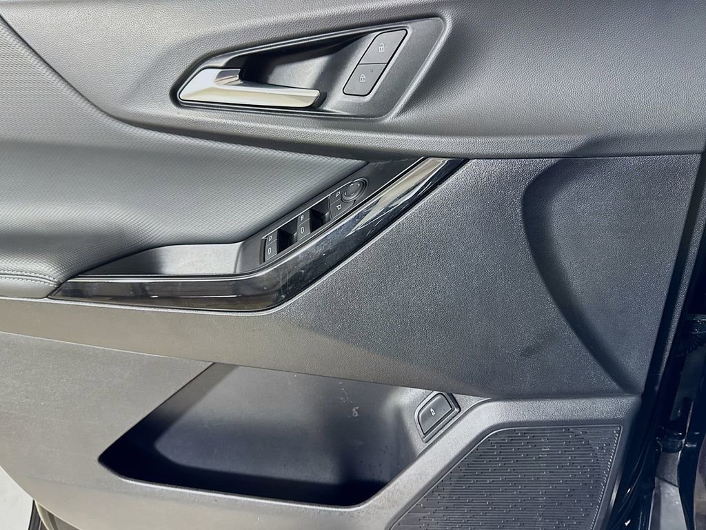 Used 2025 Chevrolet Equinox LT w/ Convenience Package II image 16