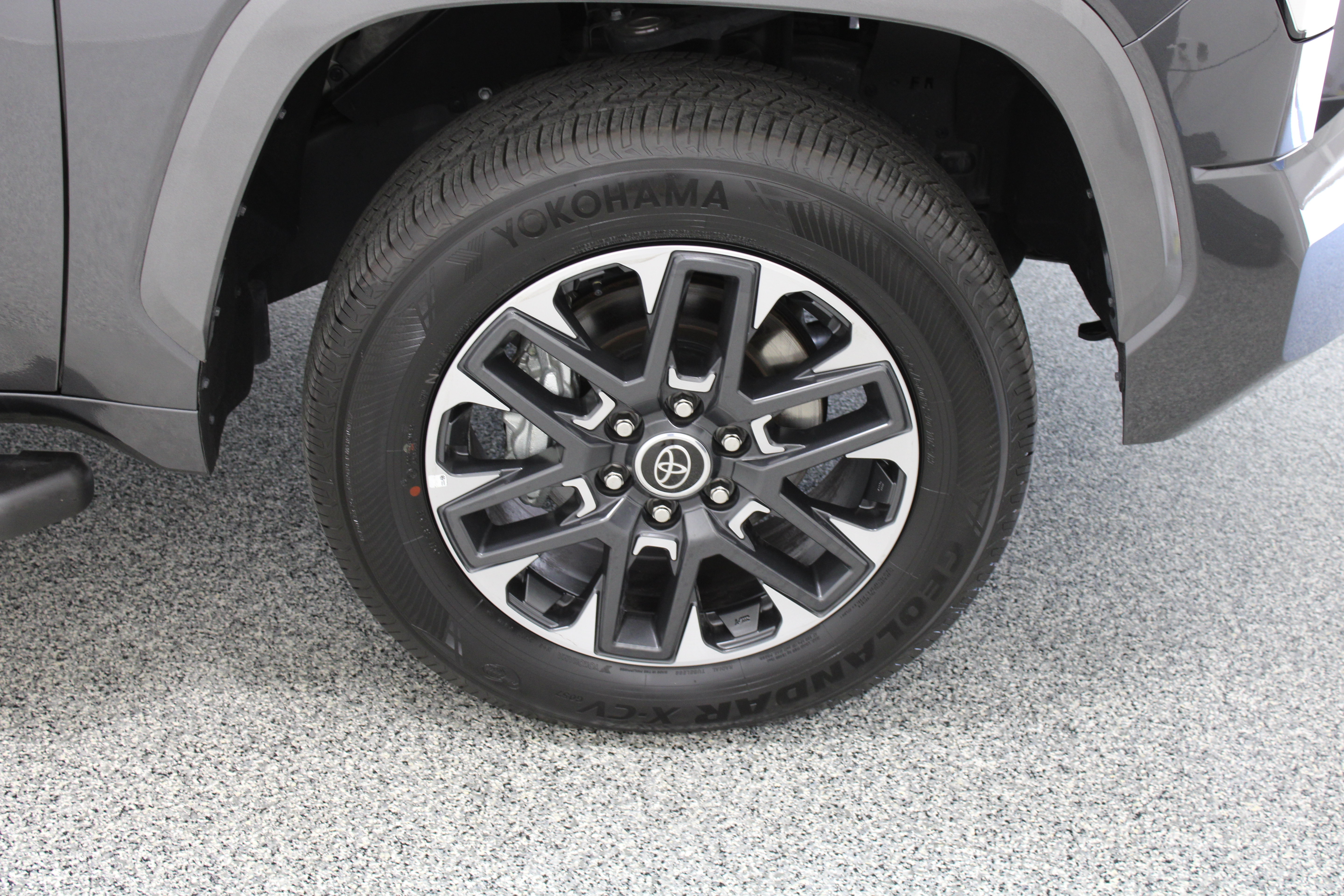 Used 2024 Toyota Tundra Limited w/ Power Package AWD/4WD image 5