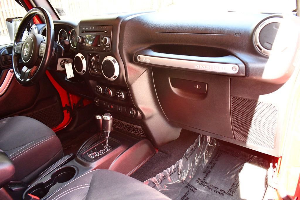 Used 2018 Jeep Wrangler Unlimited Sahara w/ Connectivity Group image 25