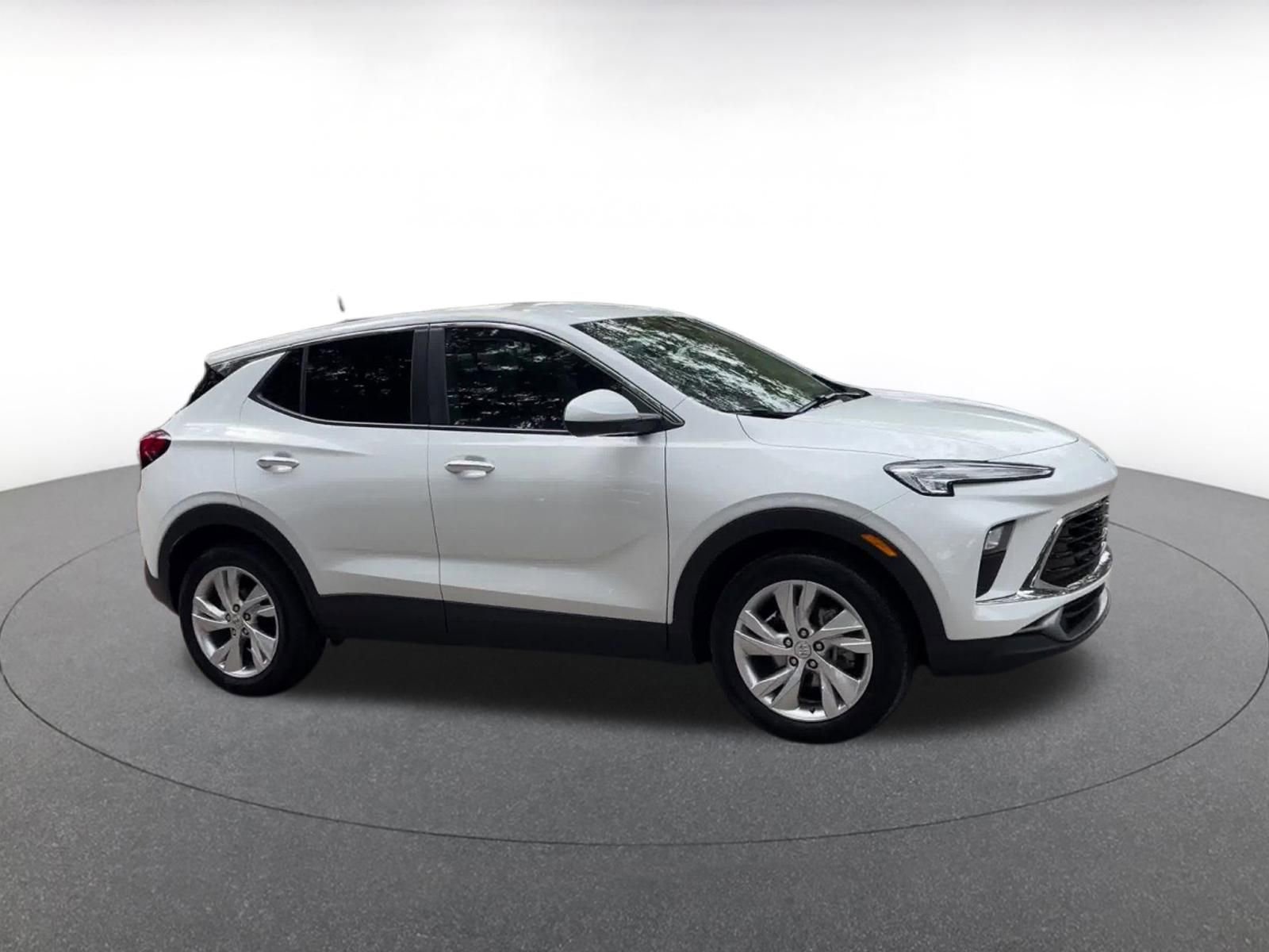 Used 2025 Buick Encore GX Preferred FWD image 2