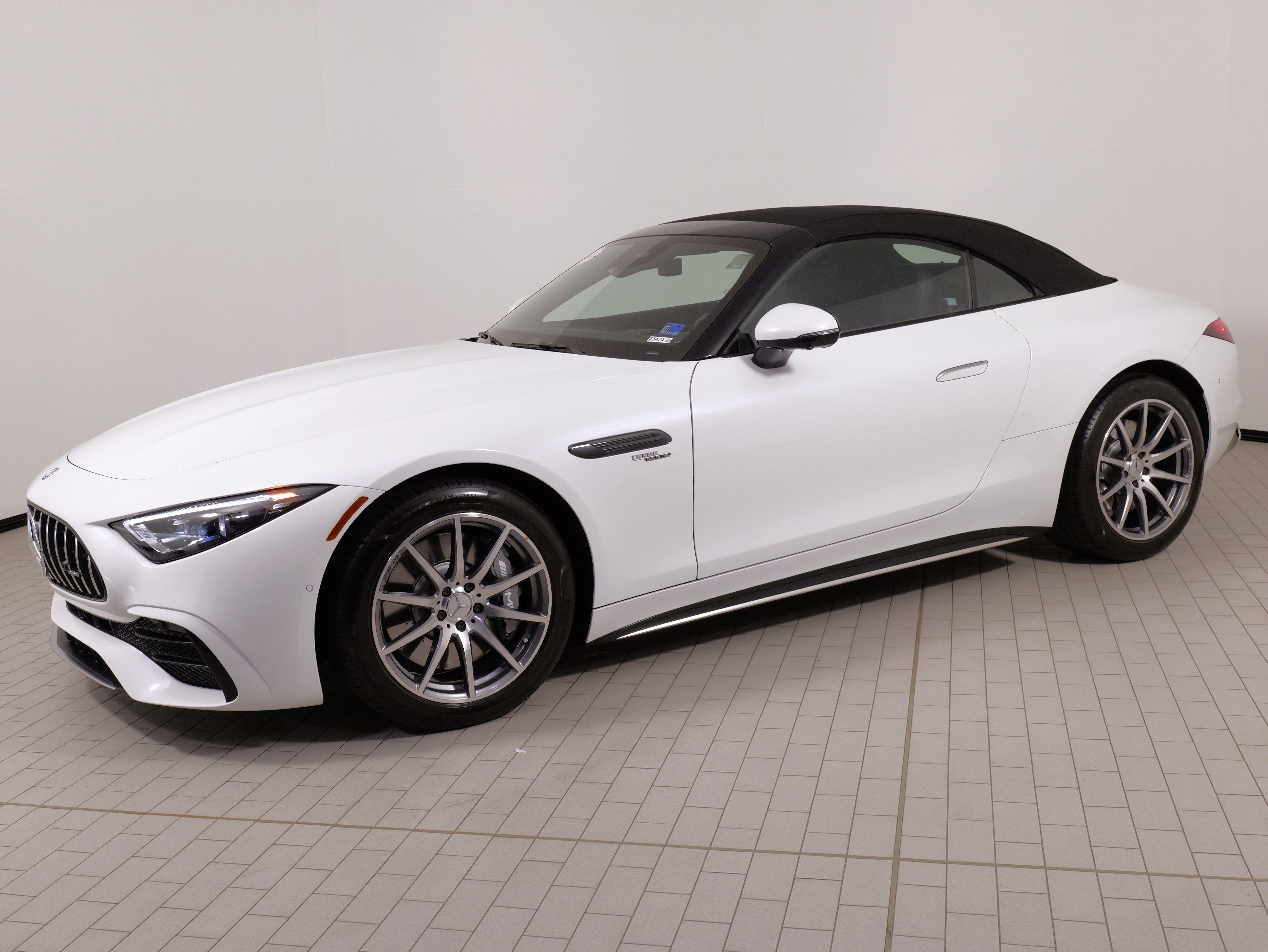 Used 2023 Mercedes-Benz SL 43 AMG image 3