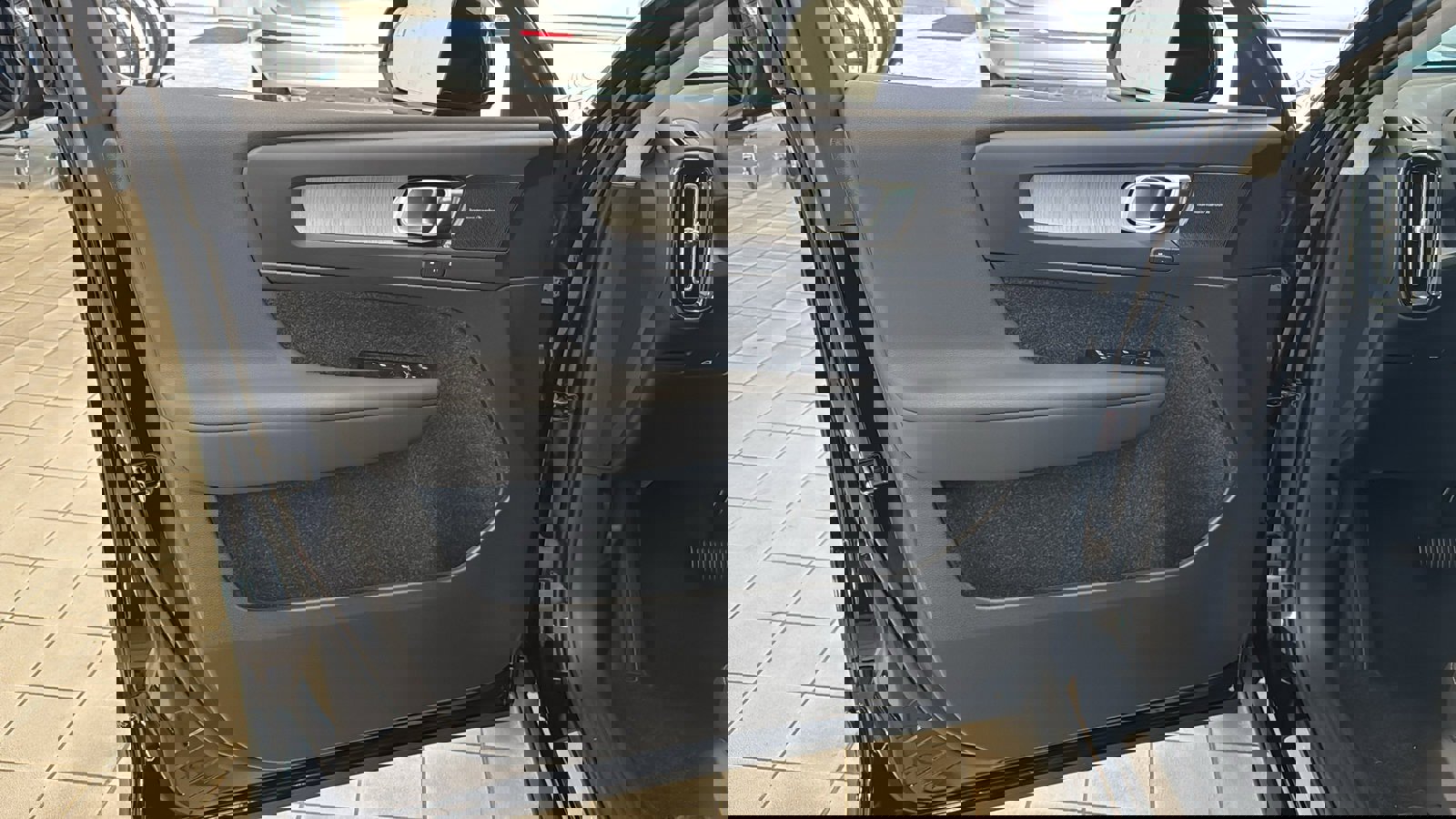 Used 2026 Volvo XC40 B5 Ultra w/ Protection Package Premier image 21