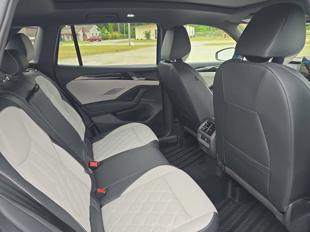 New 2026 Volkswagen Tiguan SEL R-Line AWD/4WD image 33