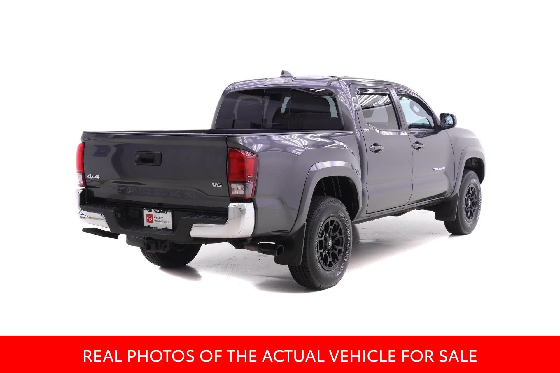 Certified 2022 Toyota Tacoma SR5 AWD/4WD image 2