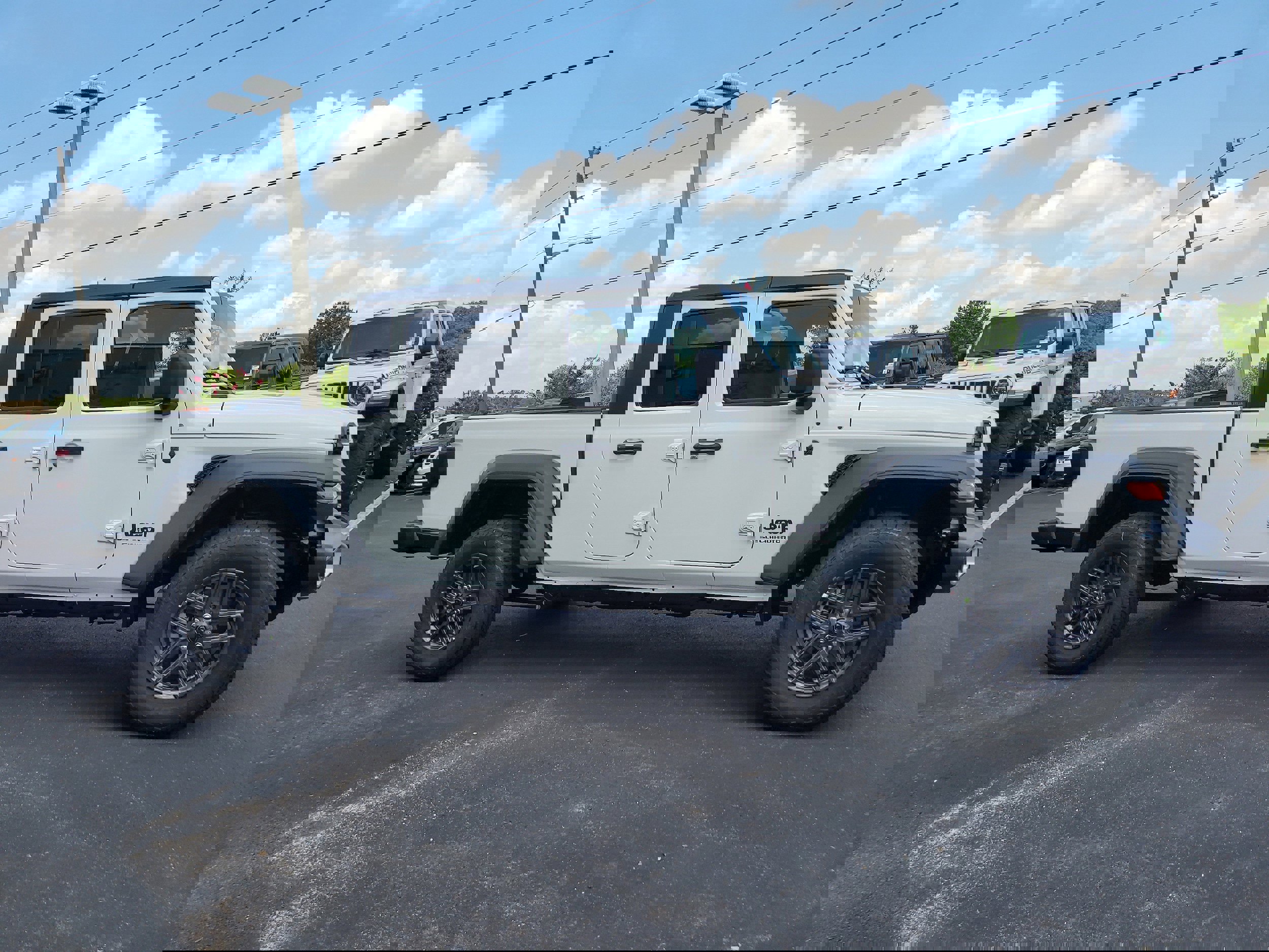 New 2025 Jeep Gladiator Sport image 5