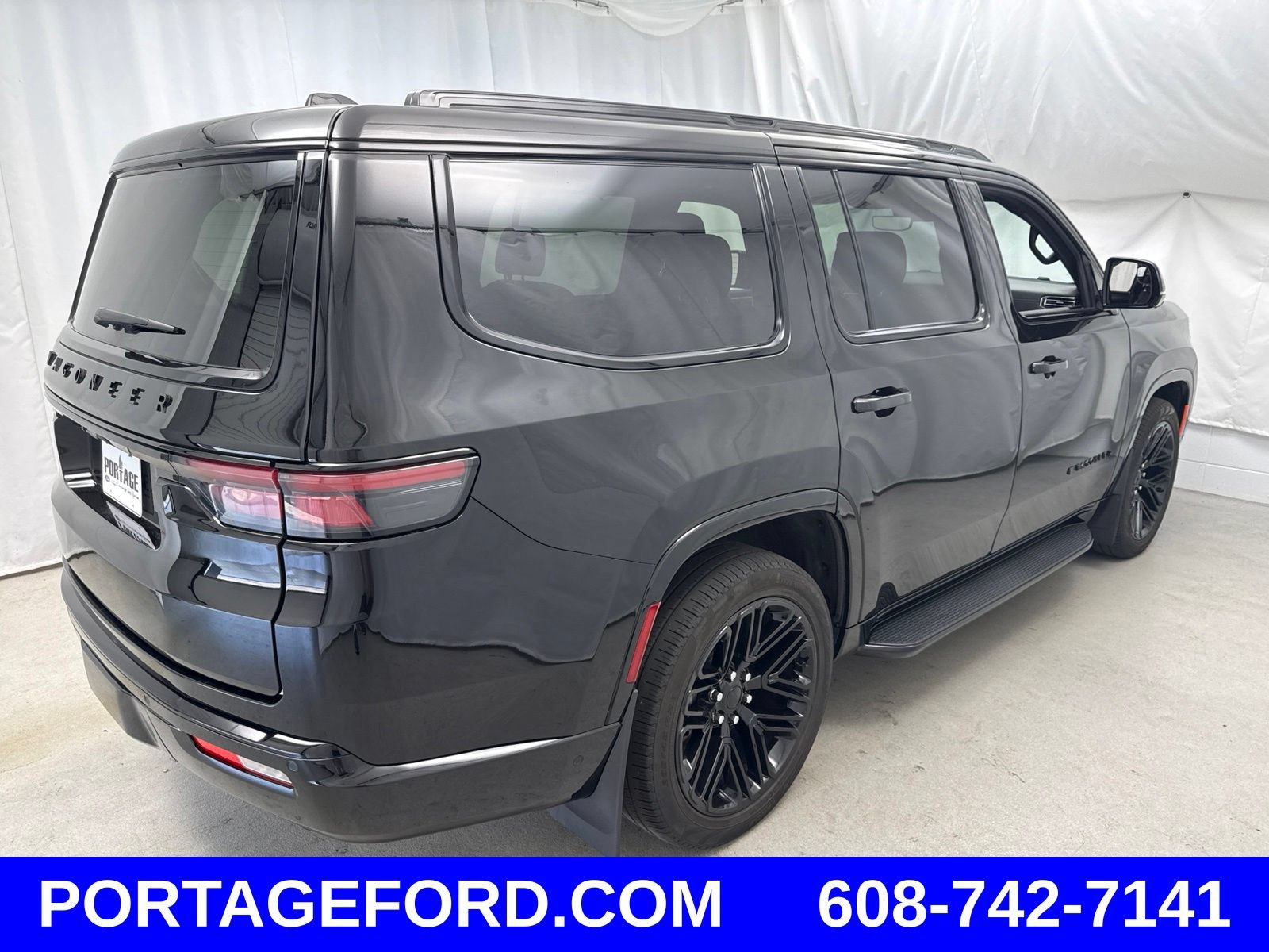 Used 2024 Jeep Wagoneer Series II w/ Convenience Group I AWD/4WD image 3