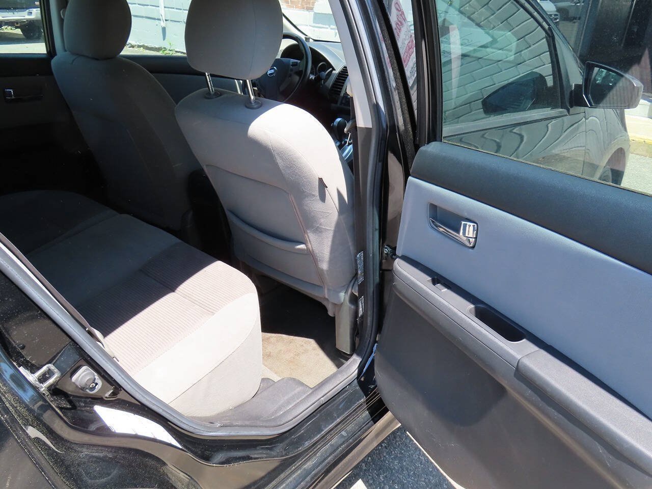 Used 2011 Nissan Sentra 2.0 SR w/ Convenience Pkg FWD image 10