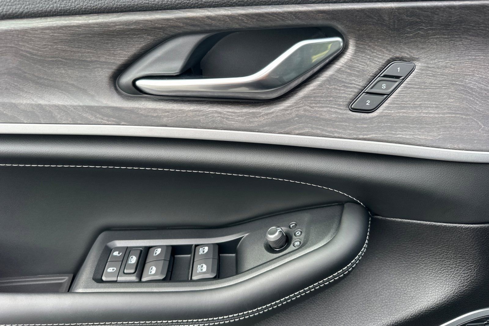 New 2026 Jeep Grand Cherokee L Limited AWD/4WD image 11