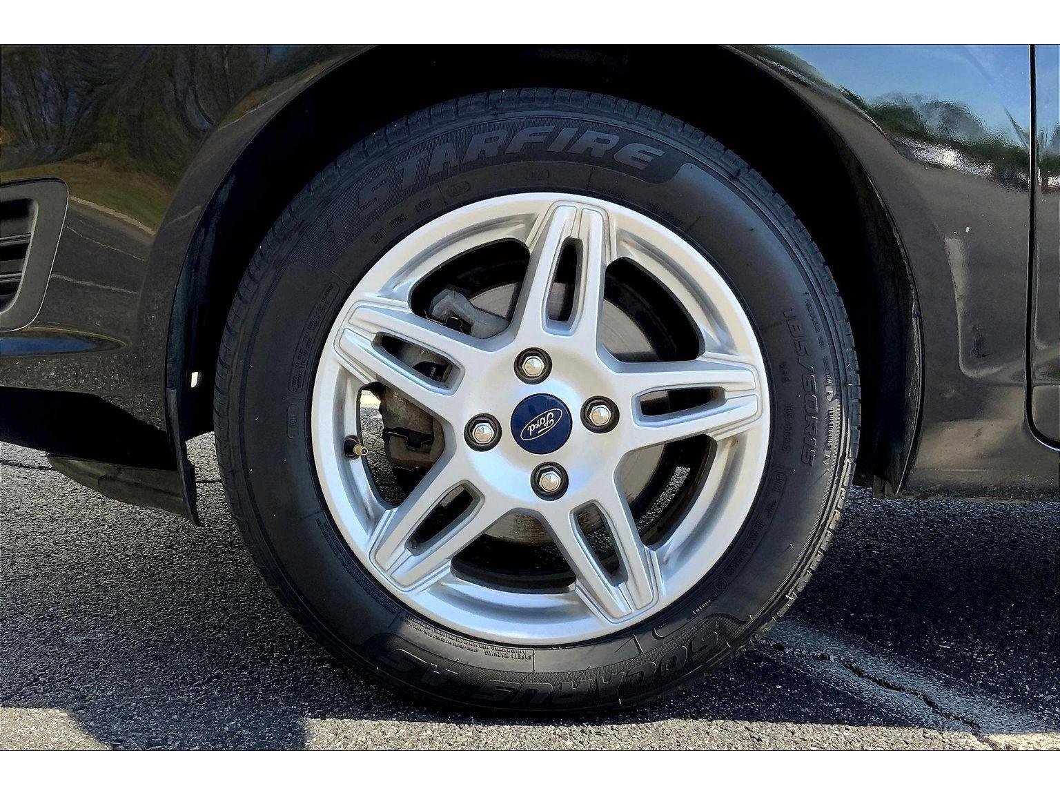 Used 2019 Ford Fiesta SE image 9