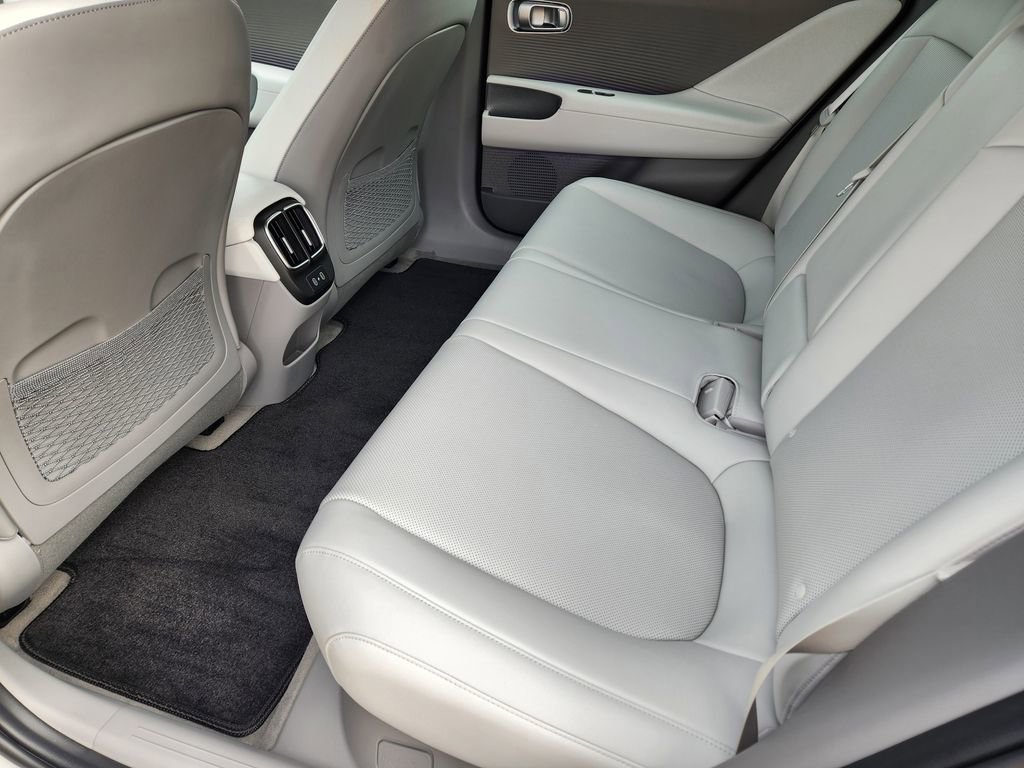 Used 2025 Hyundai Ioniq 6 SEL image 32