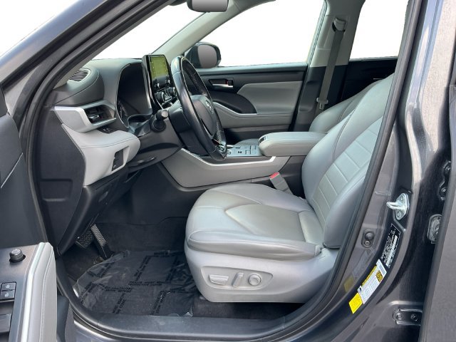 Used 2021 Toyota Highlander XLE AWD/4WD image 10