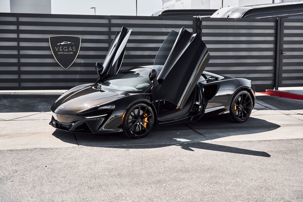 Used 2026 McLaren Artura RWD image 5