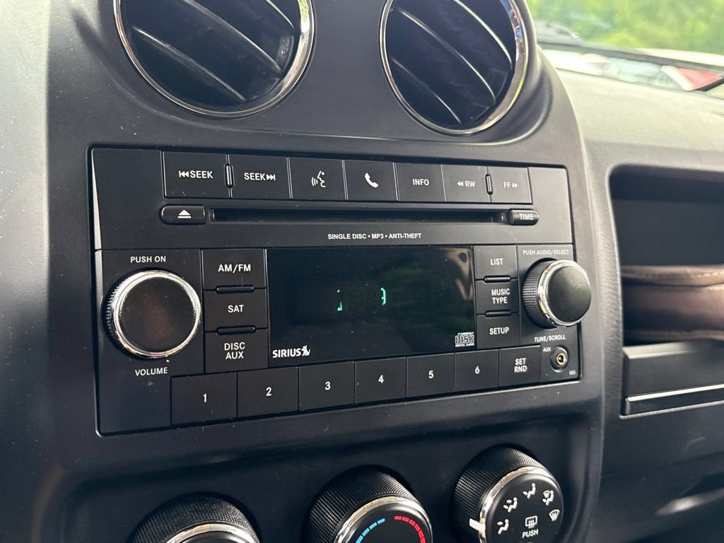 Used 2017 Jeep Patriot Latitude AWD/4WD image 14