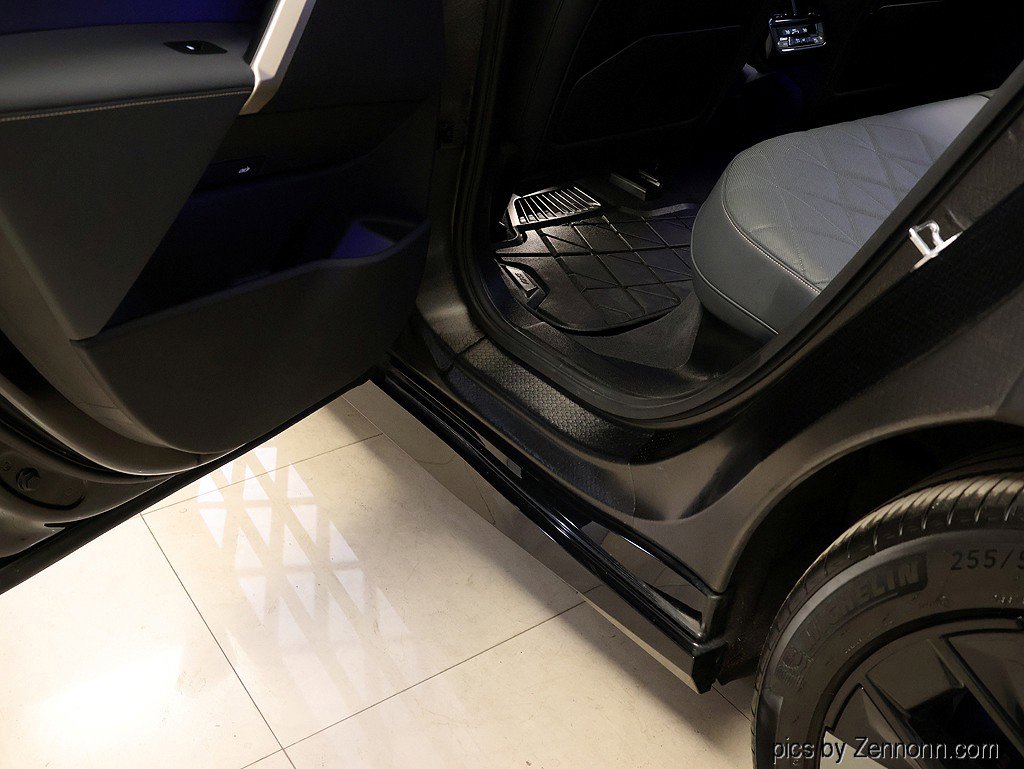 Used 2023 BMW iX M60 image 30