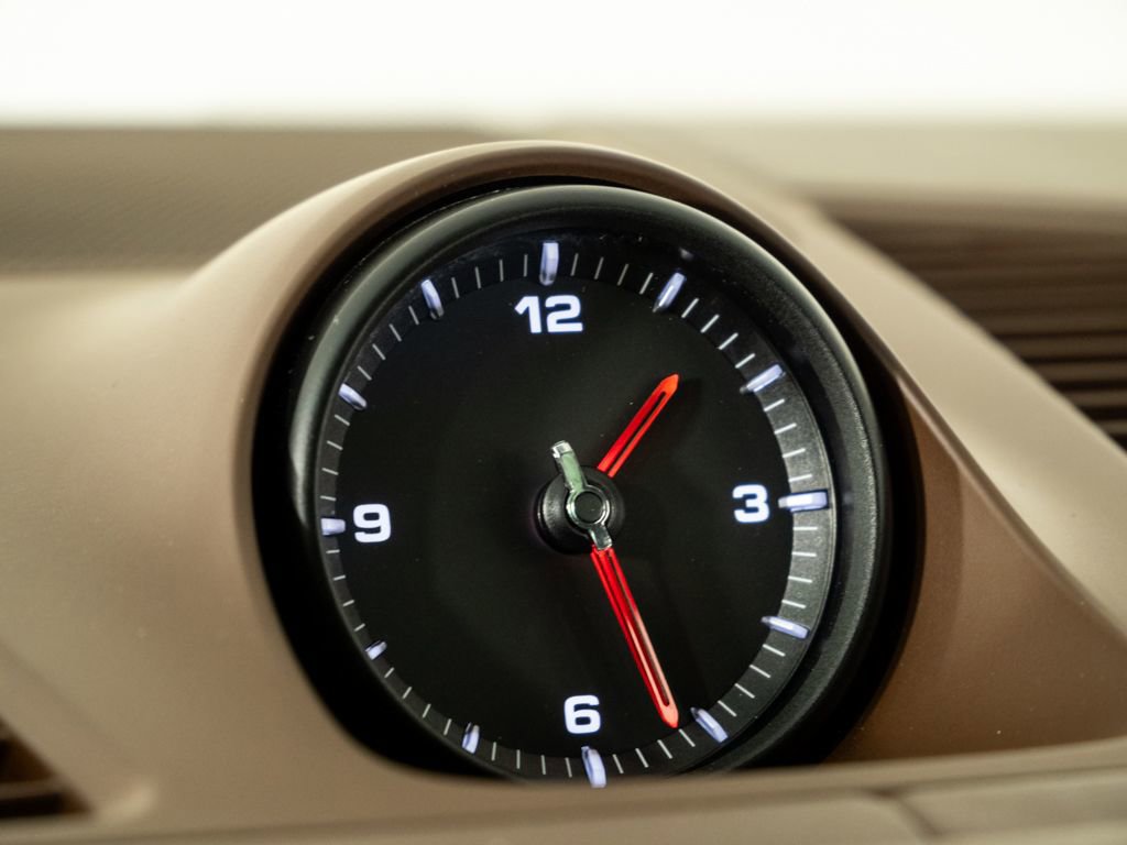 Certified 2023 Porsche Cayenne Platinum Edition image 17