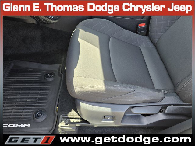 Used 2025 Toyota Tacoma SR5 AWD/4WD image 27