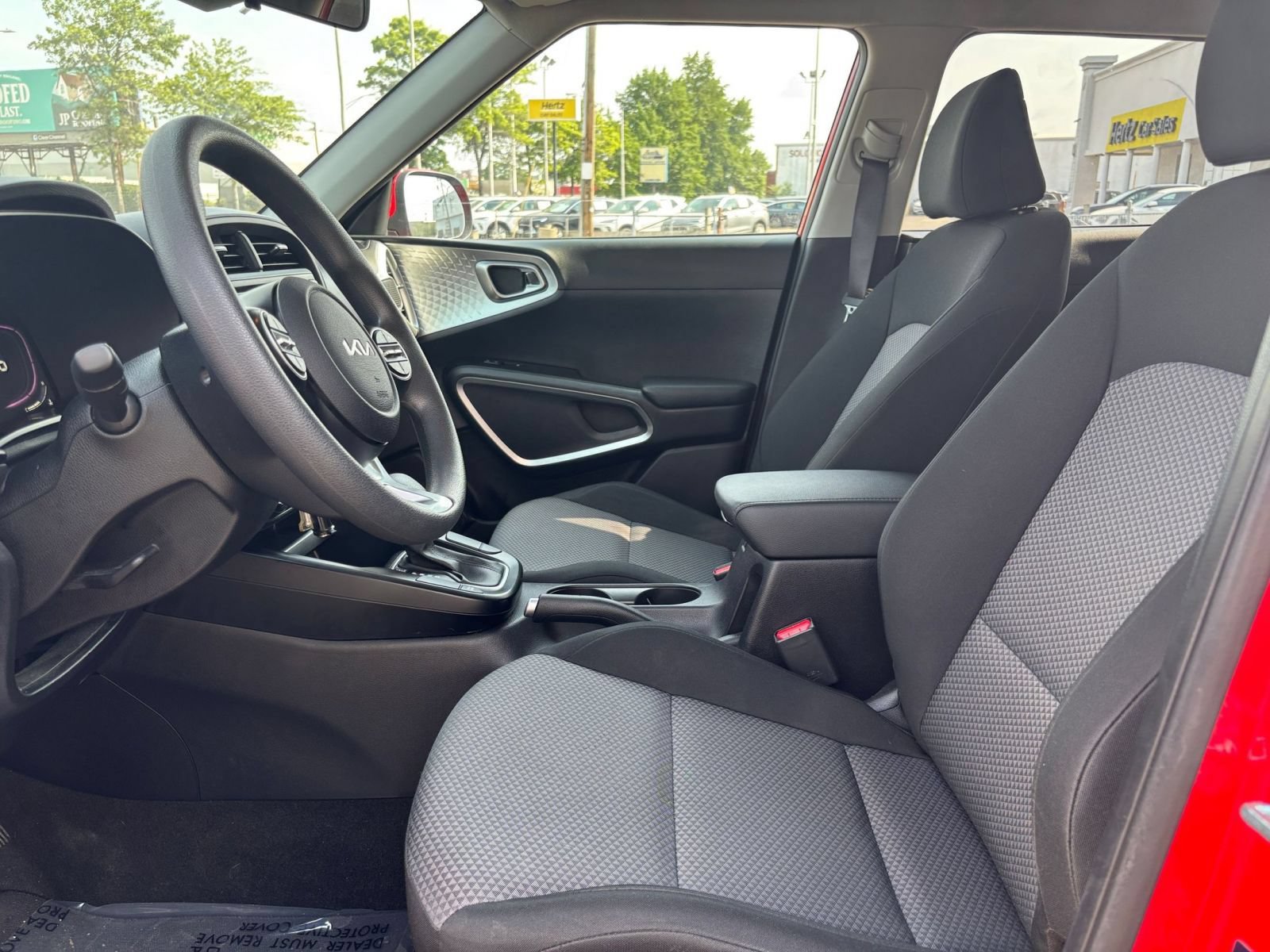 Used 2025 Kia Soul LX w/ LX Technology Package FWD image 18