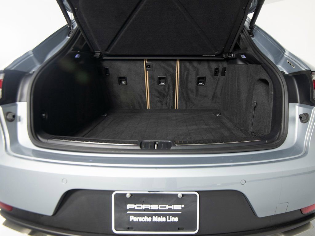 Certified 2021 Porsche Macan AWD/4WD image 42