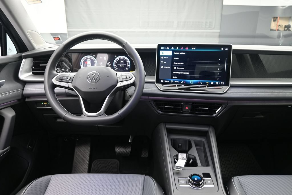 New 2026 Volkswagen Tiguan SE FWD image 9