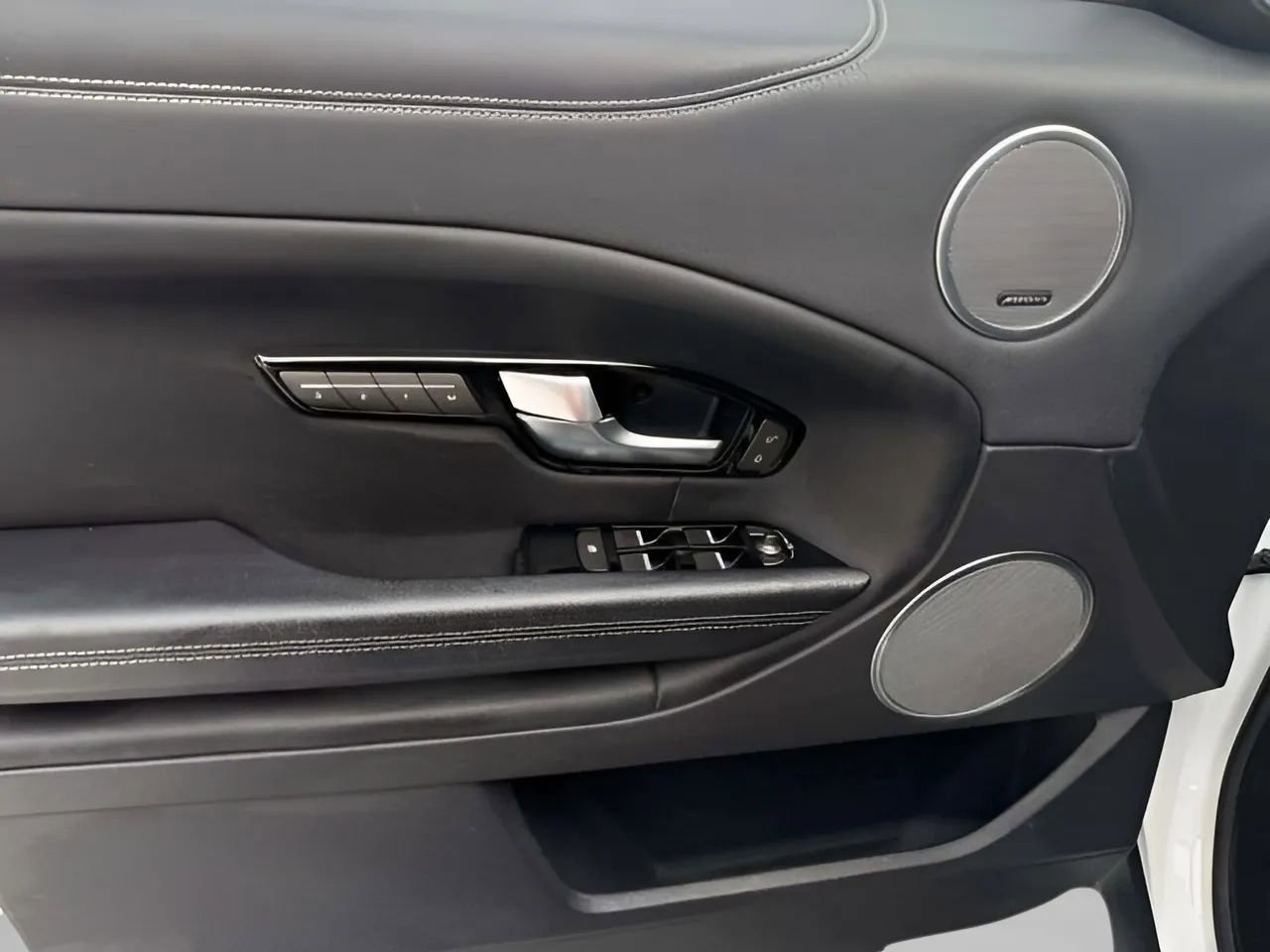 Used 2019 Land Rover Range Rover Evoque image 41