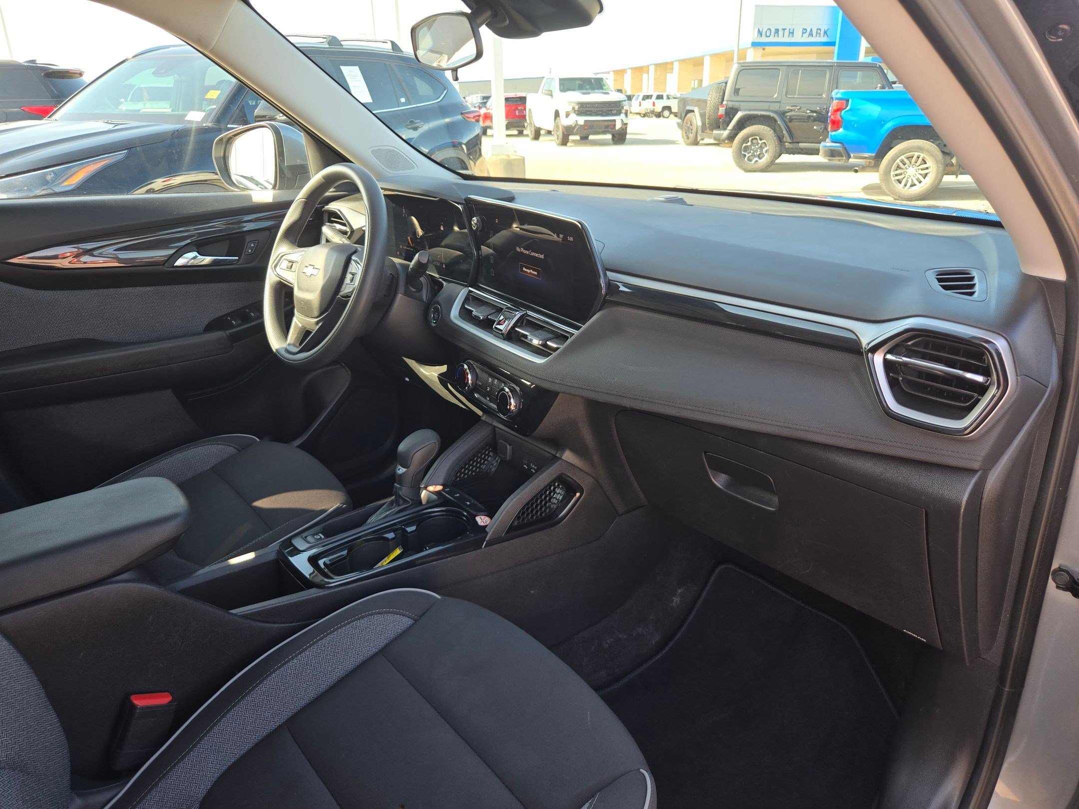 Used 2024 Chevrolet TrailBlazer LT FWD image 24