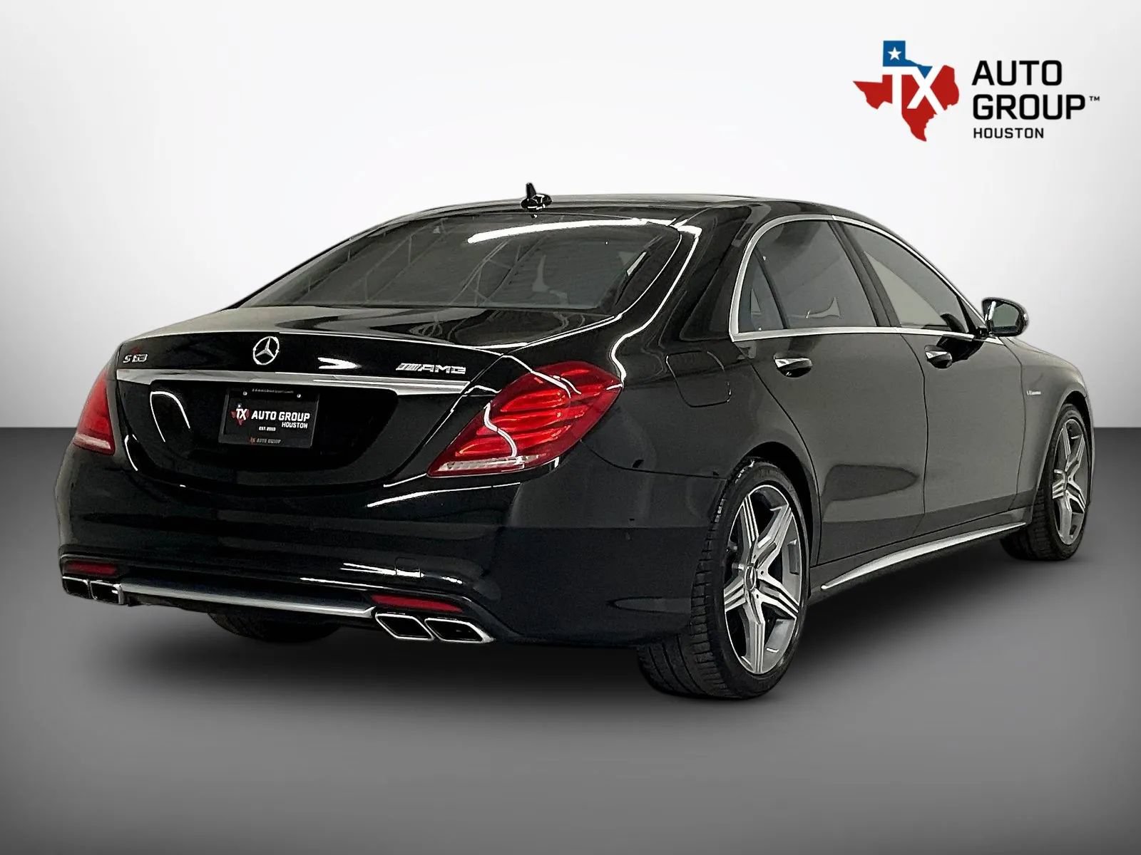 Used 2016 Mercedes-Benz S 63 AMG 4MATIC Sedan w/ Driver Assistance Package image 5