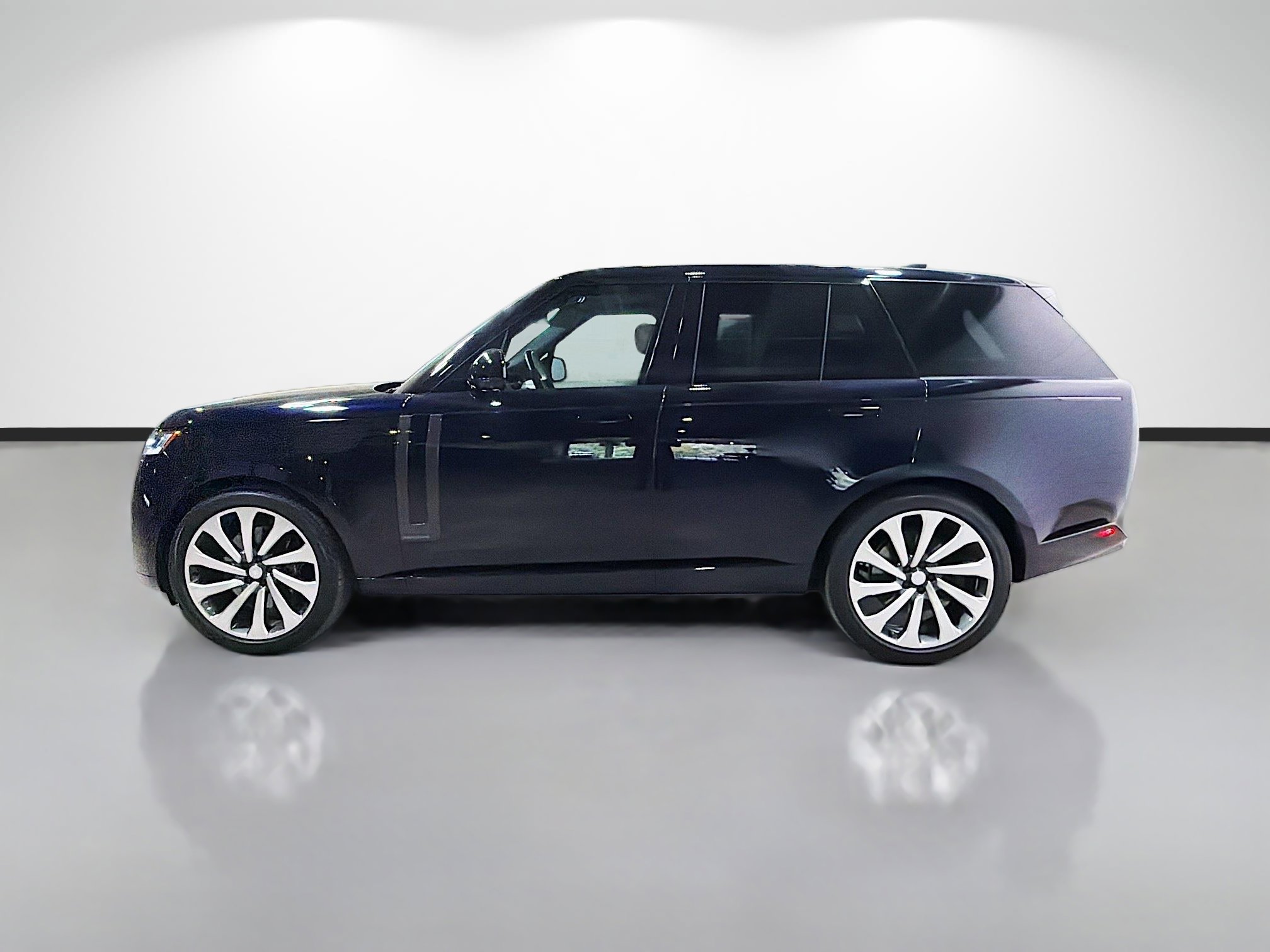 Used 2024 Land Rover Range Rover Autobiography image 2