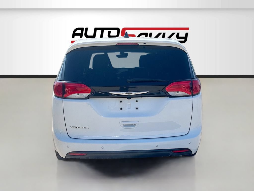 Used 2025 Chrysler Voyager LX FWD image 6