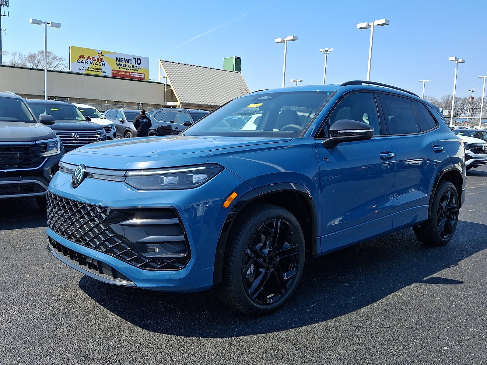 New 2026 Volkswagen Tiguan SE R-Line AWD/4WD image 2