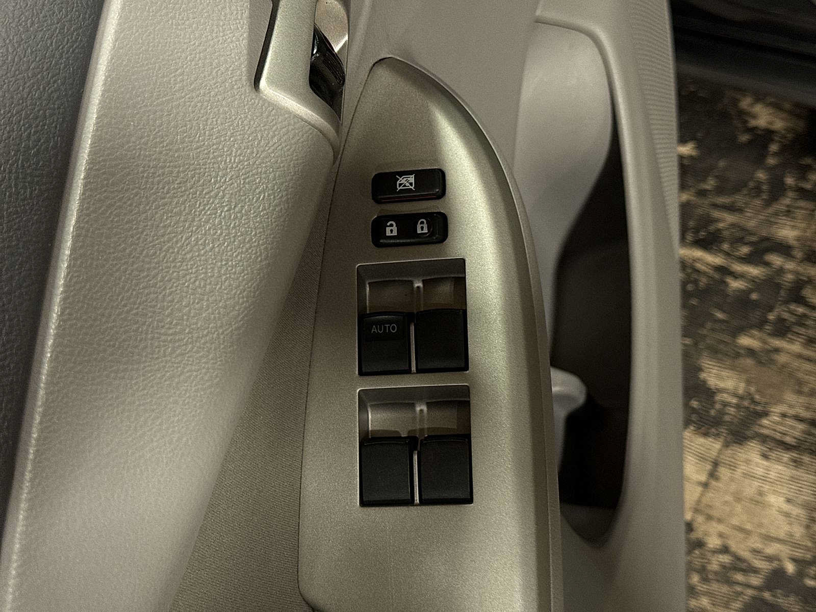 Used 2010 Toyota Corolla LE w/ All Weather Guard Pkg FWD image 22